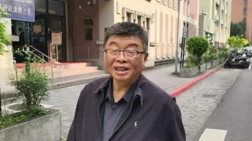邱毅8月13日公开向韩国瑜开火：谁是“黑暗势力”必须说清楚！批评公开施压、要求傅