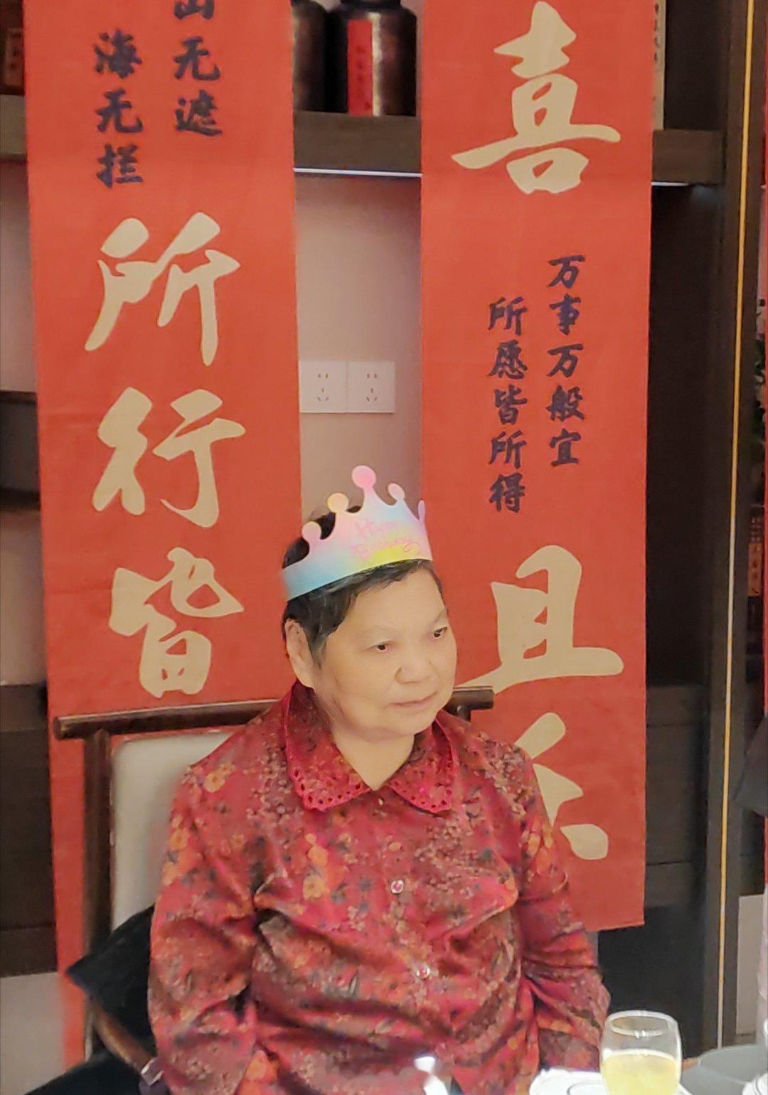 老娘88岁生日，她要我开车载她到处去转了一圈，惊奇地发现到处都是高楼大厦。她最喜