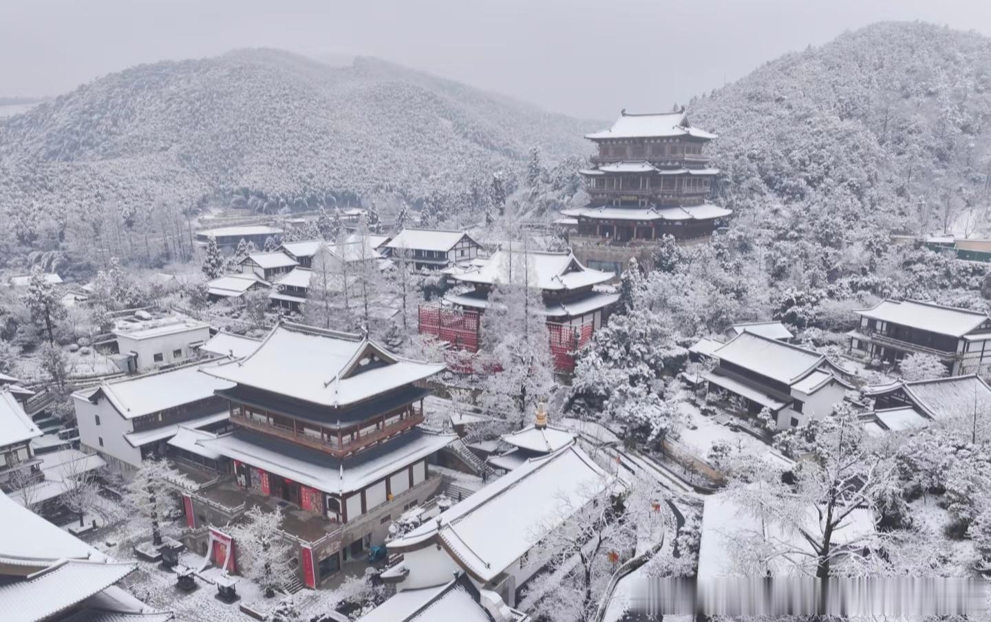 说是杭州下雪，市区一点都没有[允悲] 