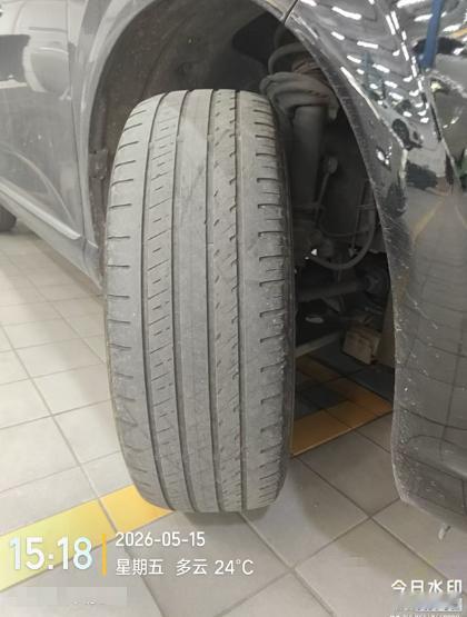 车主投诉【红旗HS3前轮轮胎磨损严重要求厂家解决】车主曹先生向汽车门网投诉称，他