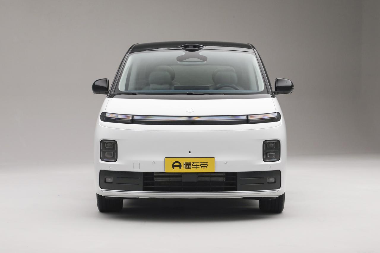 推荐一款30万内兼顾家用和商务的MPV：零跑D99
想在30万内找一台家用商务都