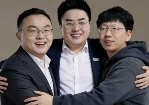 英雄联盟赛事官方 嘴脸！爱笑深夜点赞网友动态：爱笑今晚做梦都要笑醒了！一个管理者