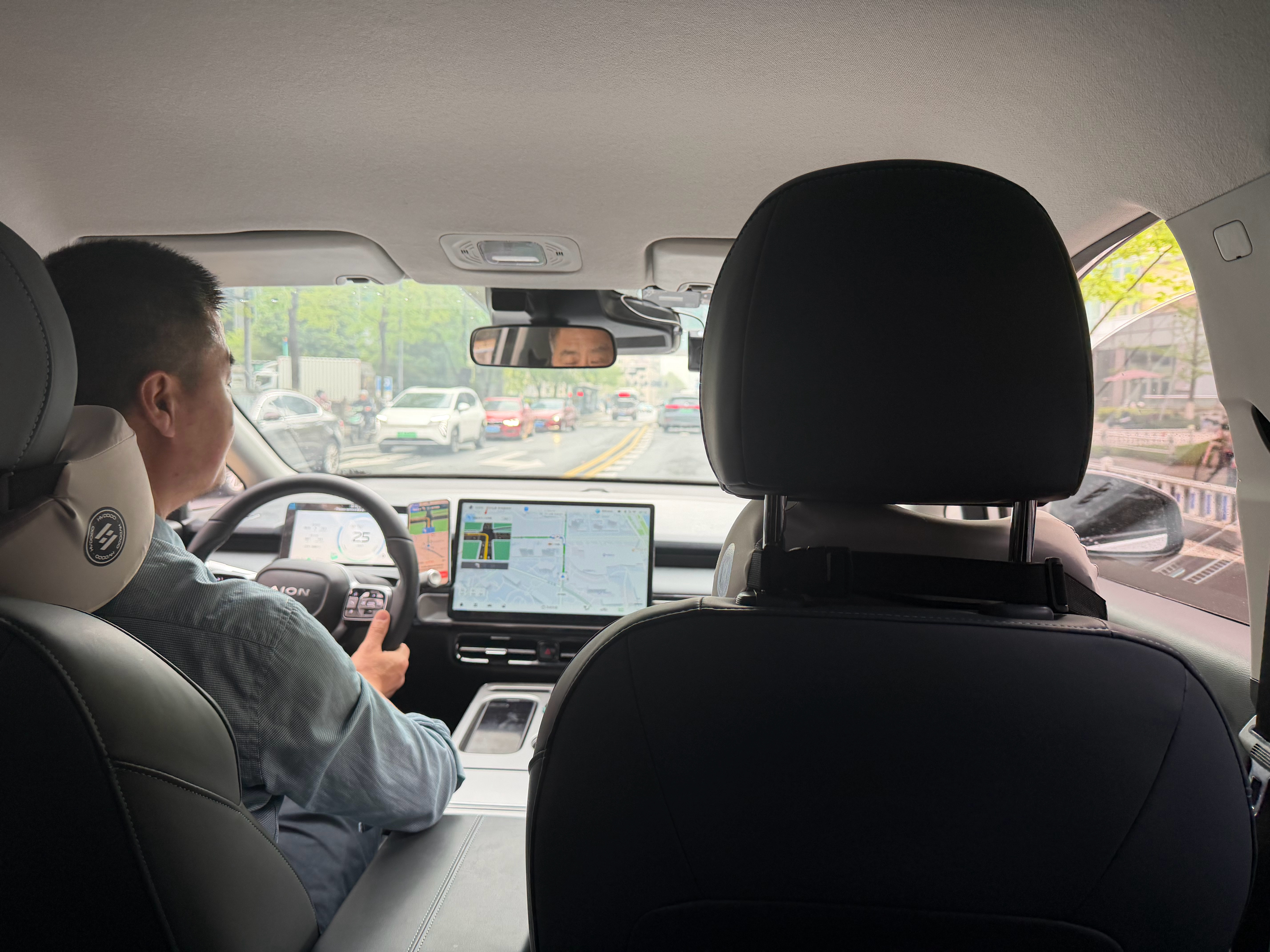 早！打开微博看到我的朋友们都早起赶灰机我眯着的眼睁开了回家回家 