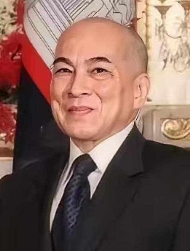 洪森的心里如果真的有柬埔寨，就应该把权利交还给王室，让西哈莫尼来执政柬埔寨。这样