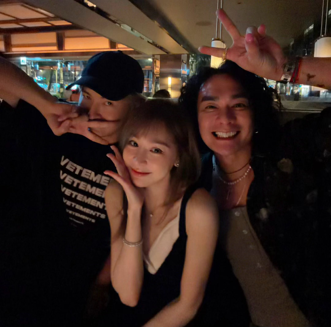 王心凌郑元畅庆生合照郑元畅给王心凌庆生 天呢好久不见的郑元畅给王心凌庆生了🎂 