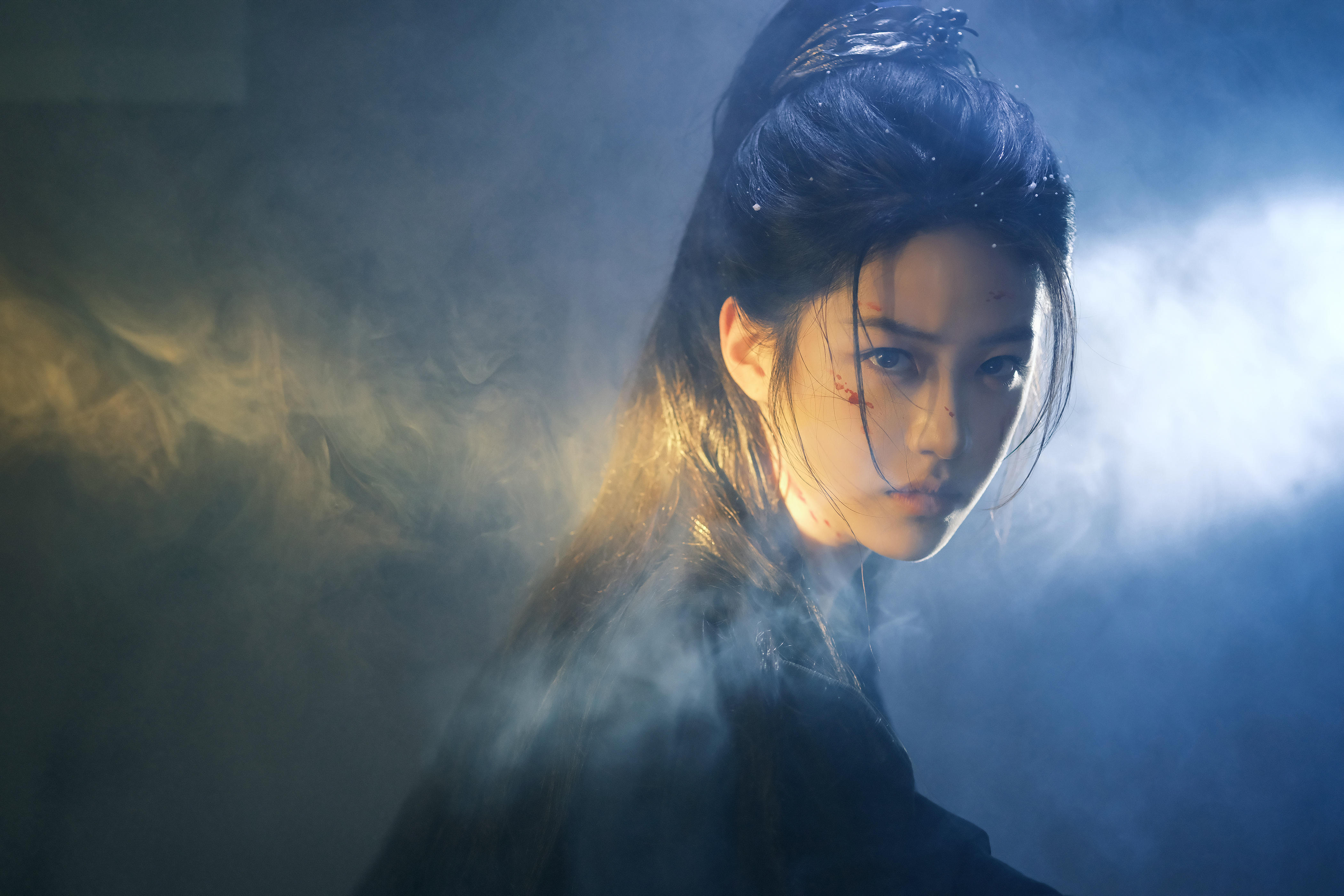 向涵之干脆发下写真网盘链接吧 向涵之这组侠女写真太绝了！高马尾利落得像束光，黑色