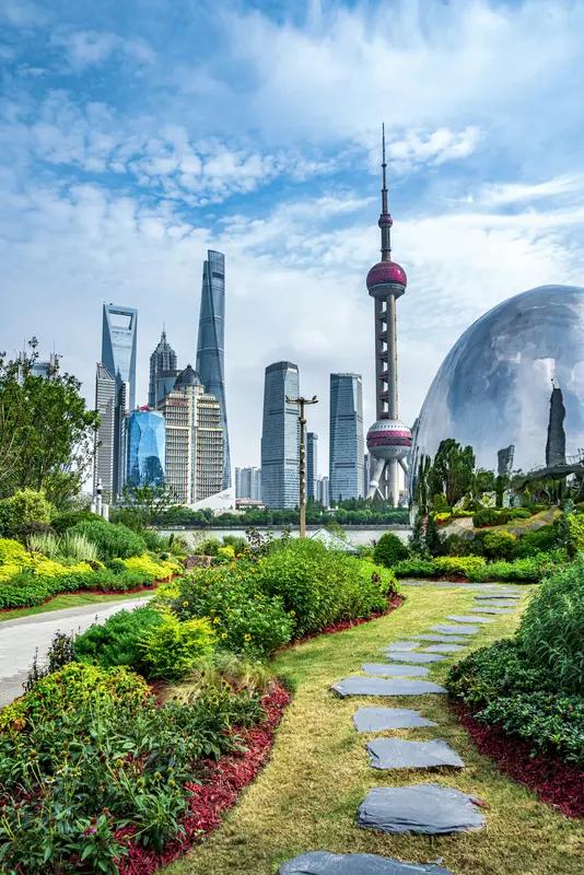 上海这么受外国人喜爱，原因可不少。上海是国际化大都市，经济超发达，有大量跨国企业