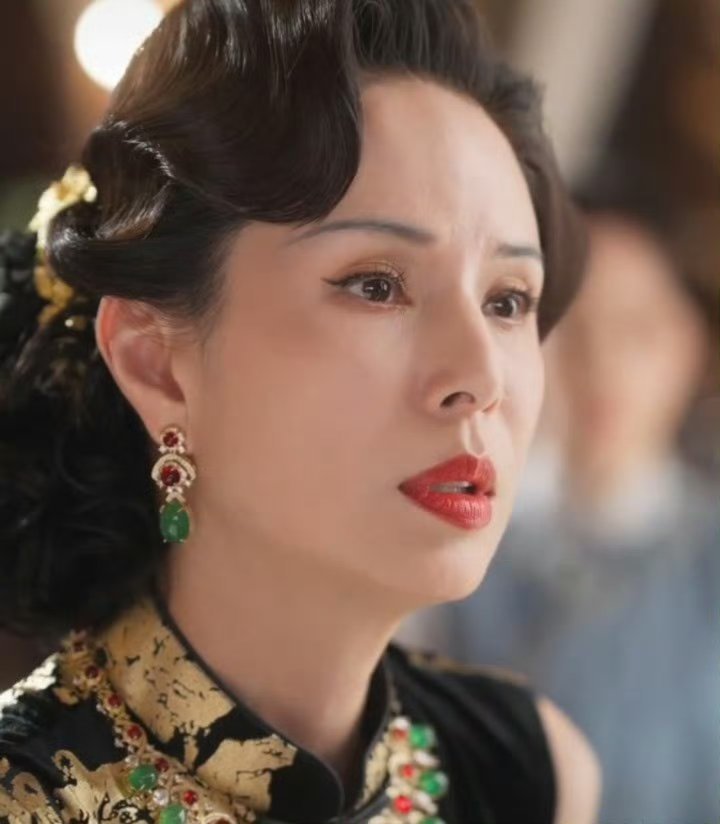短剧也有自己的浪姐打破短剧固有印象，实力派女演员同台比拼，每个人都自带故事感，尽