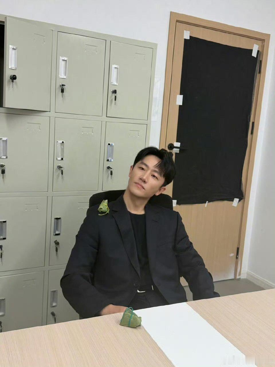 白百何黄轩合唱白百何黄轩合唱梦醒时分白百何黄轩演绎经典《梦醒时分》，老歌永远有魔
