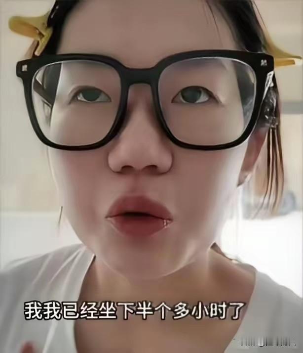 她真的怕了，没想到投诉信比通知书早到，她在镜头前哭诉，希望大家放过她。原本她也可