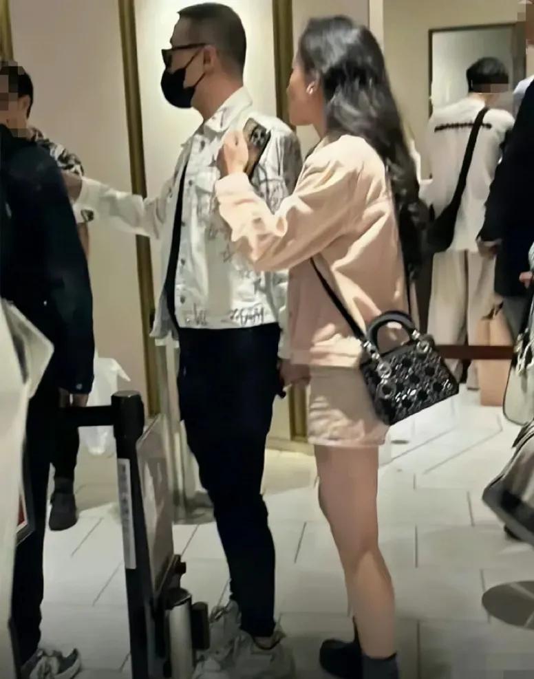 5月20日，汪峰在微博上确认了与网红森林北（真名李巧）的恋情，并详细分享了两人的