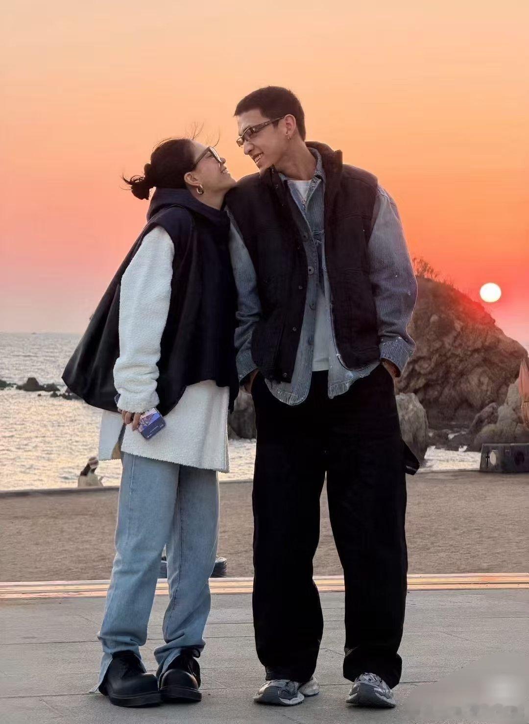 我趣！！李嘉格朋友圈秀恩爱公布了新恋情，小男友好帅啊终于吃好的了姐李嘉格朋友圈秀