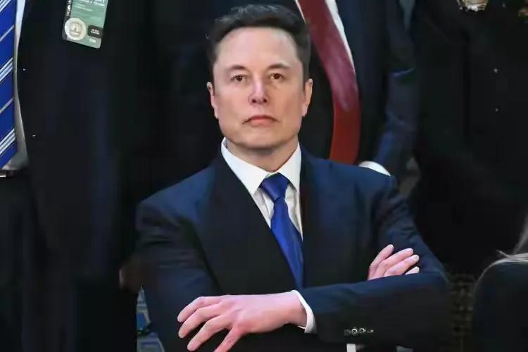 外媒：为确保马斯克继续掌舵，特斯拉批准授予其9600万股股票，价值约290亿美元