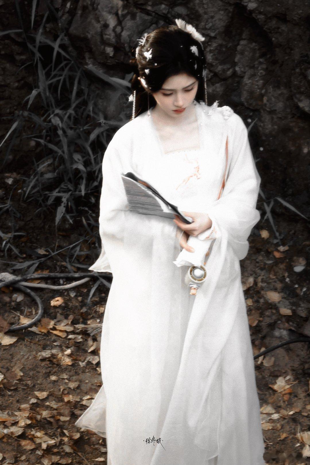 jjy鞠婧祎苏绿夏 jjy鞠婧祎万花世界“风急雨骤，世间馥郁着先生恒古不变的心愿