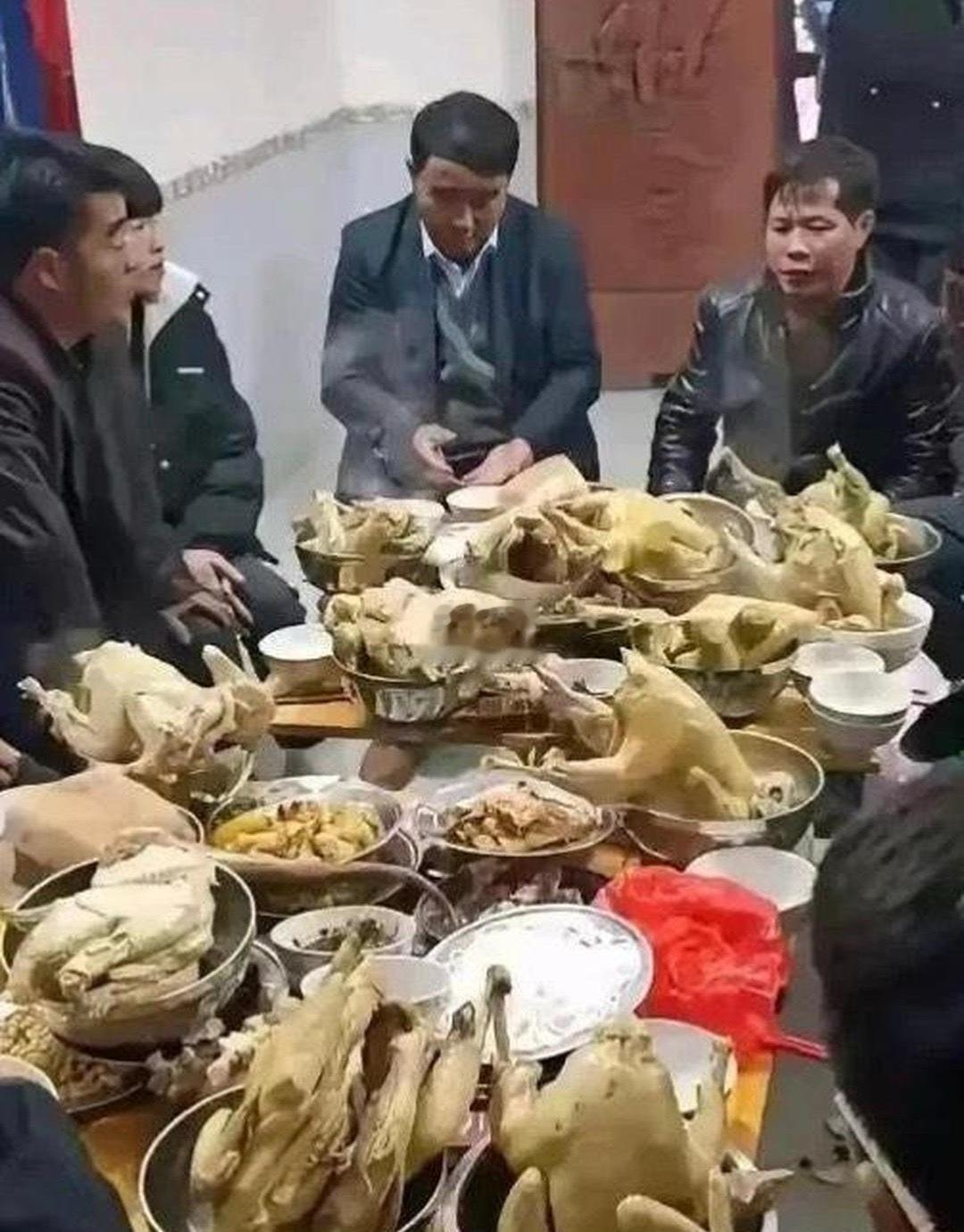 但凡加一个菜呢 太离谱的席了 