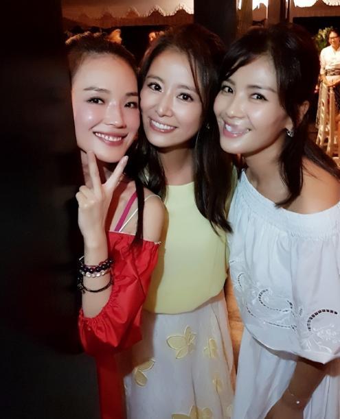 很现实的一段话：“别谈什么清高，女人为了钱，能把衣服脱光；男人为了钱，能把腰弯进