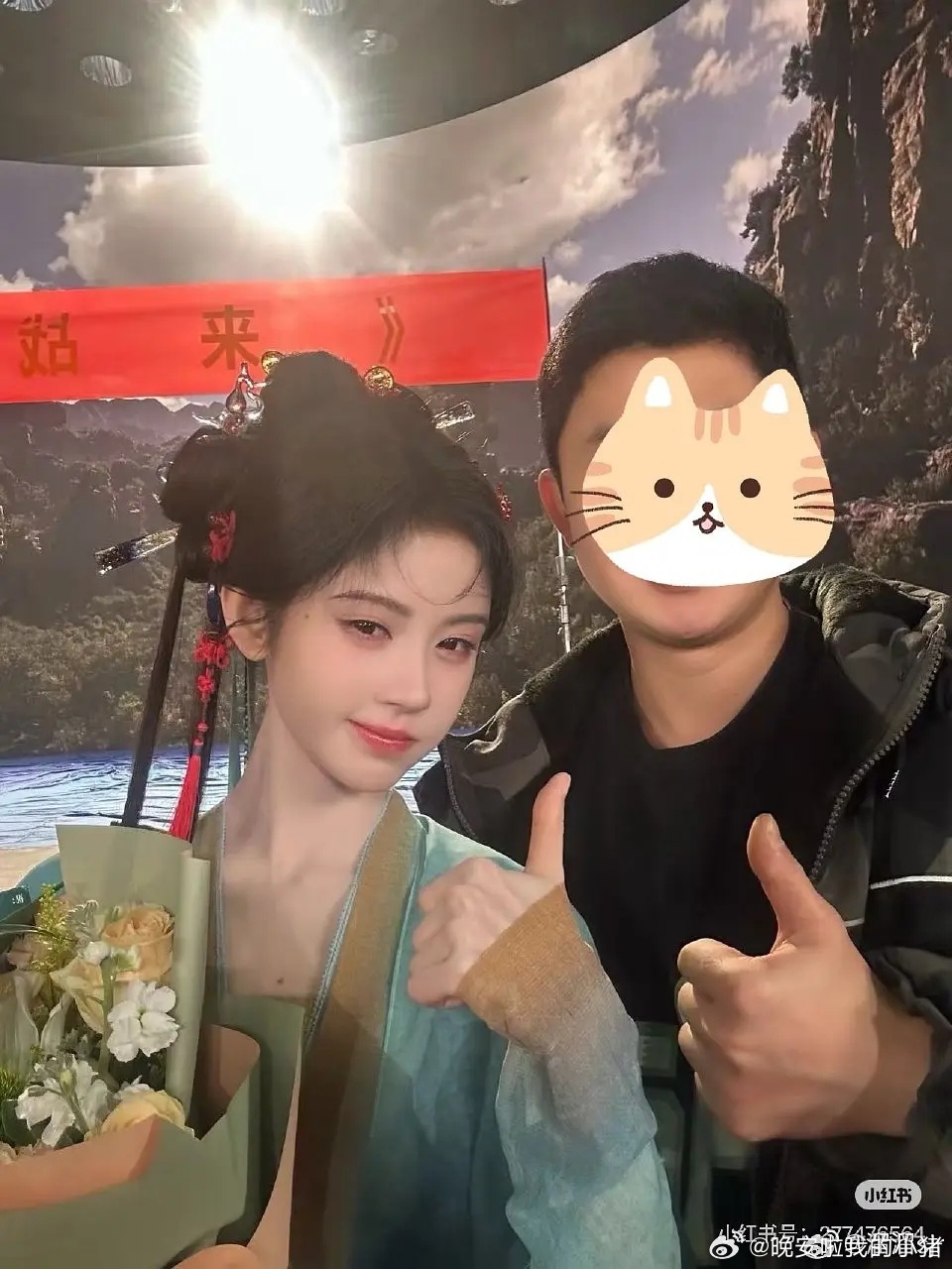 鞠婧祎来战杀青照 