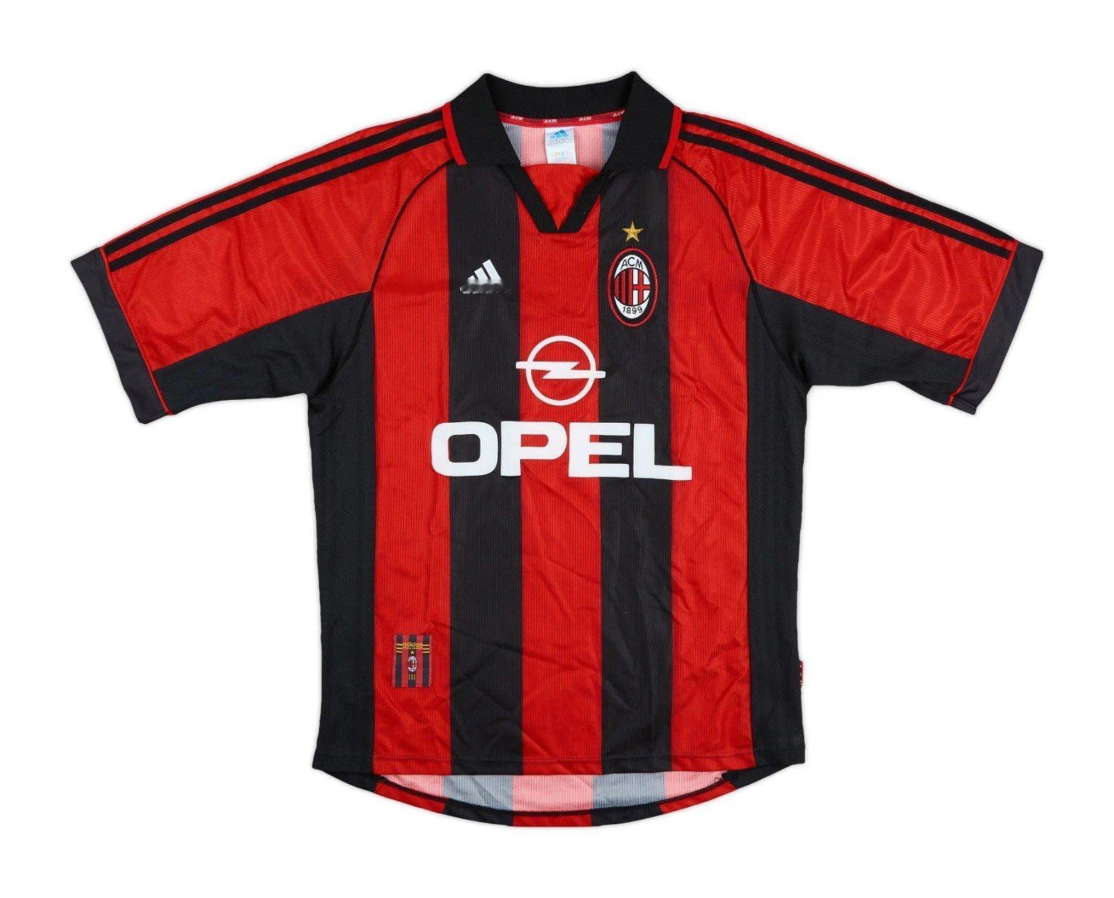 【Footyheadlines】👉 该知名足球装备网站透露了米兰下赛季主场球衣