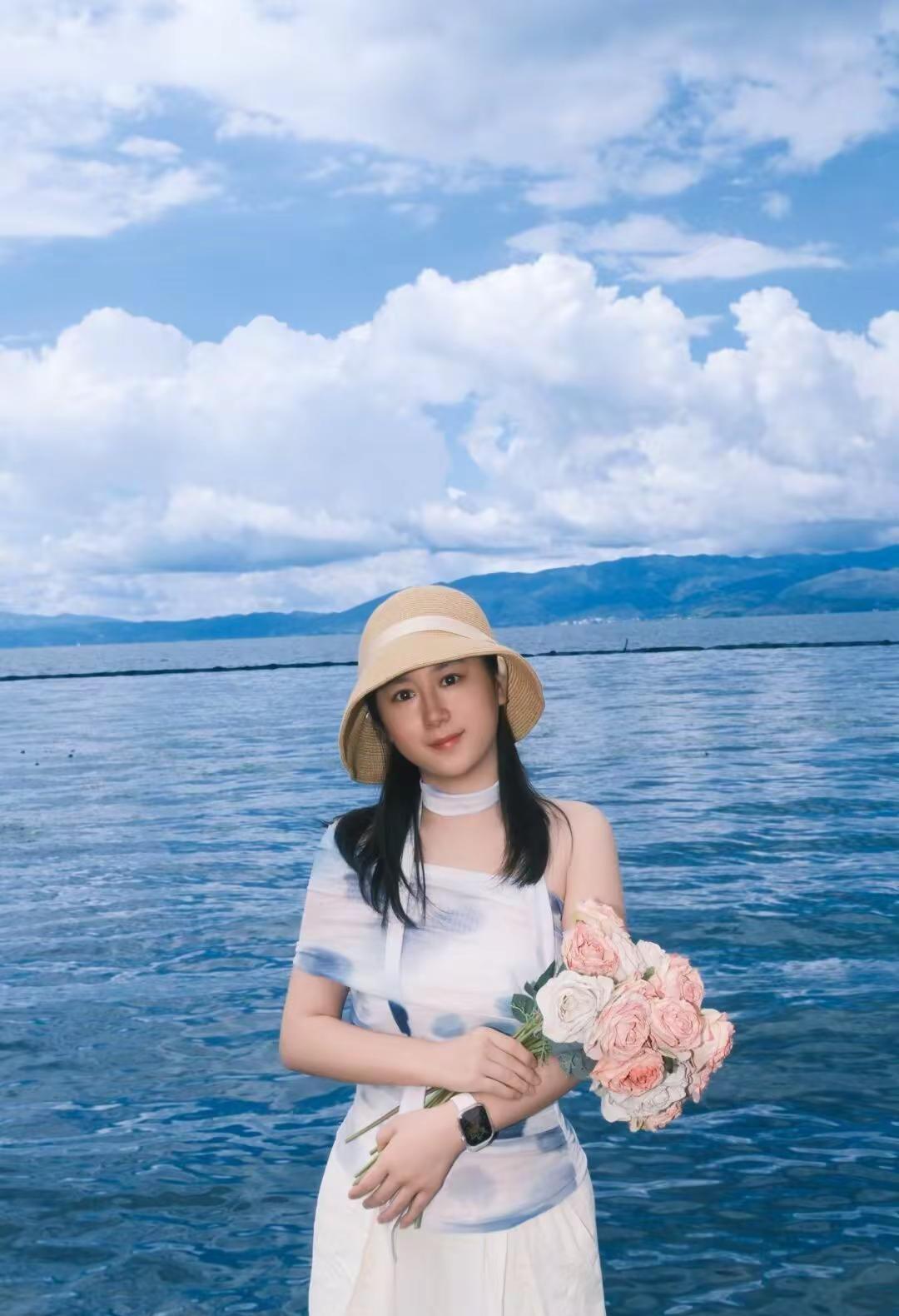 吾有一女，乃我掌上明珠，闹时灵动可爱，静时温婉端庄，虽非天资聪慧，却也熠熠生辉，