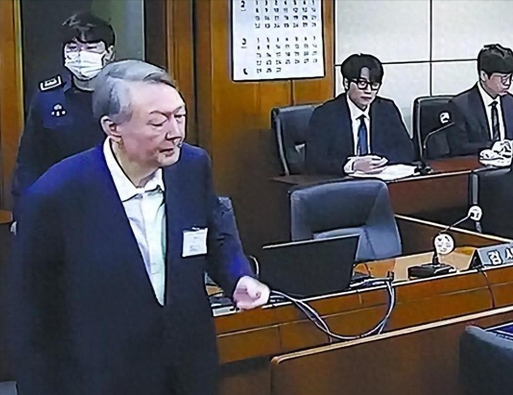 韩国政坛的变脸速度，简直比翻书还快。
前脚才刚把老对手尹锡悦收拾得服服帖帖，李在