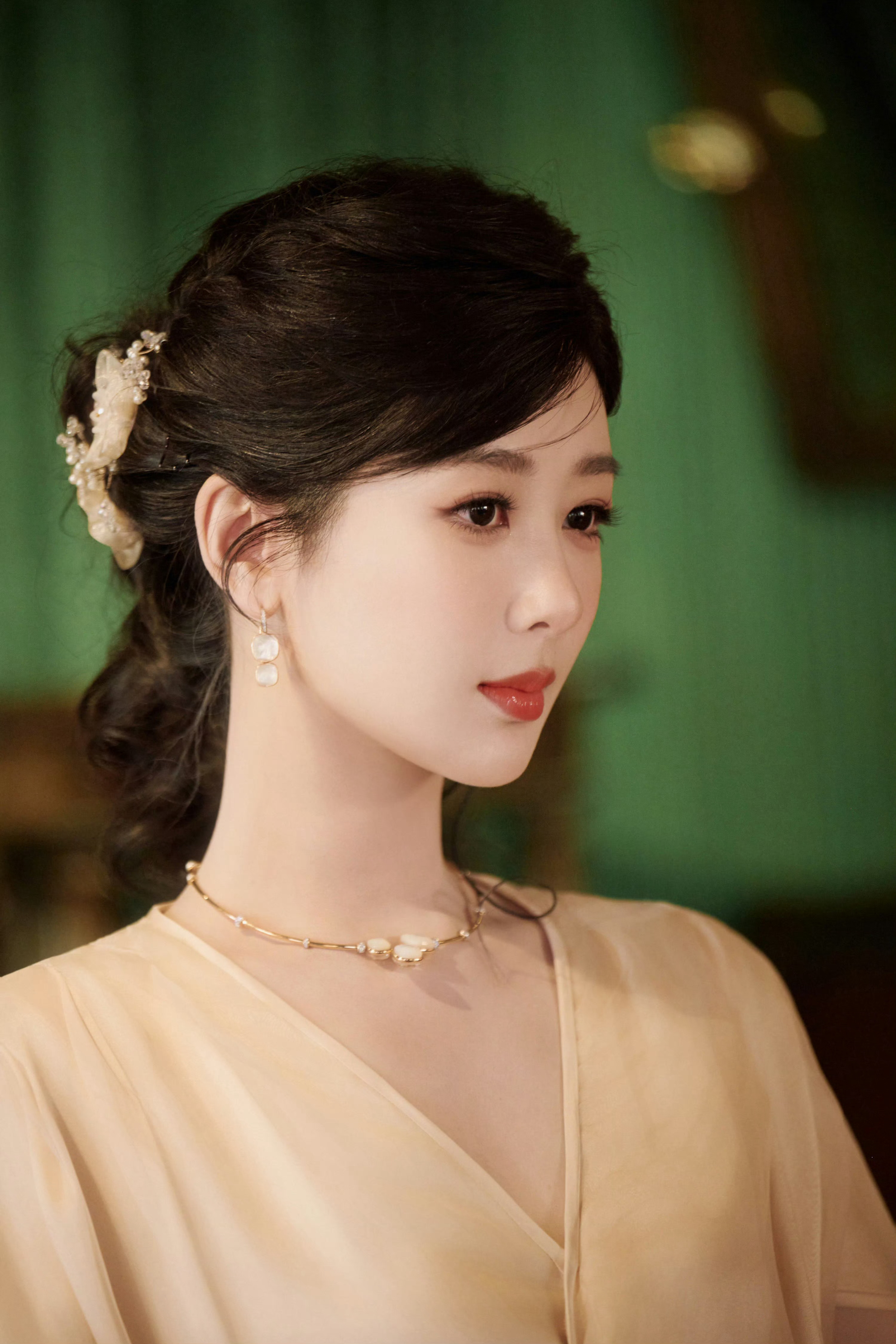 今日杨紫活动现场，可爱的说“男生不能叫”。也是萌萌哒～话说漂亮的小姐姐什么时候又