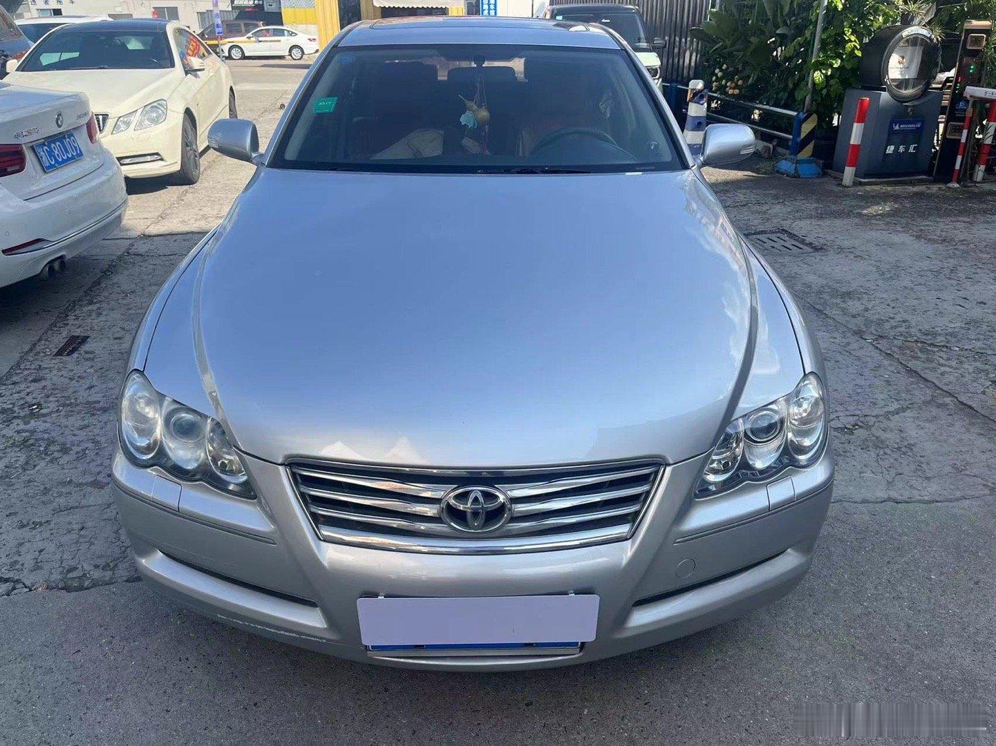 2010年3月锐志，本地一手车 实表11万，内饰新价格27800 ​​​