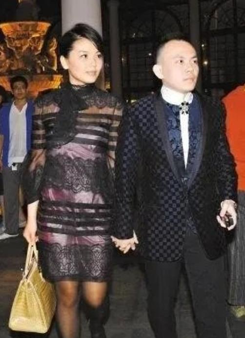 2008年，刘涛的丈夫王珂巨亏了4个亿，她找到好姐妹秦海璐：“我实在走投无路了，