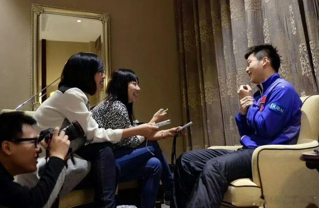 采访樊振东时的侧边画面 “很是灵动” ​​​