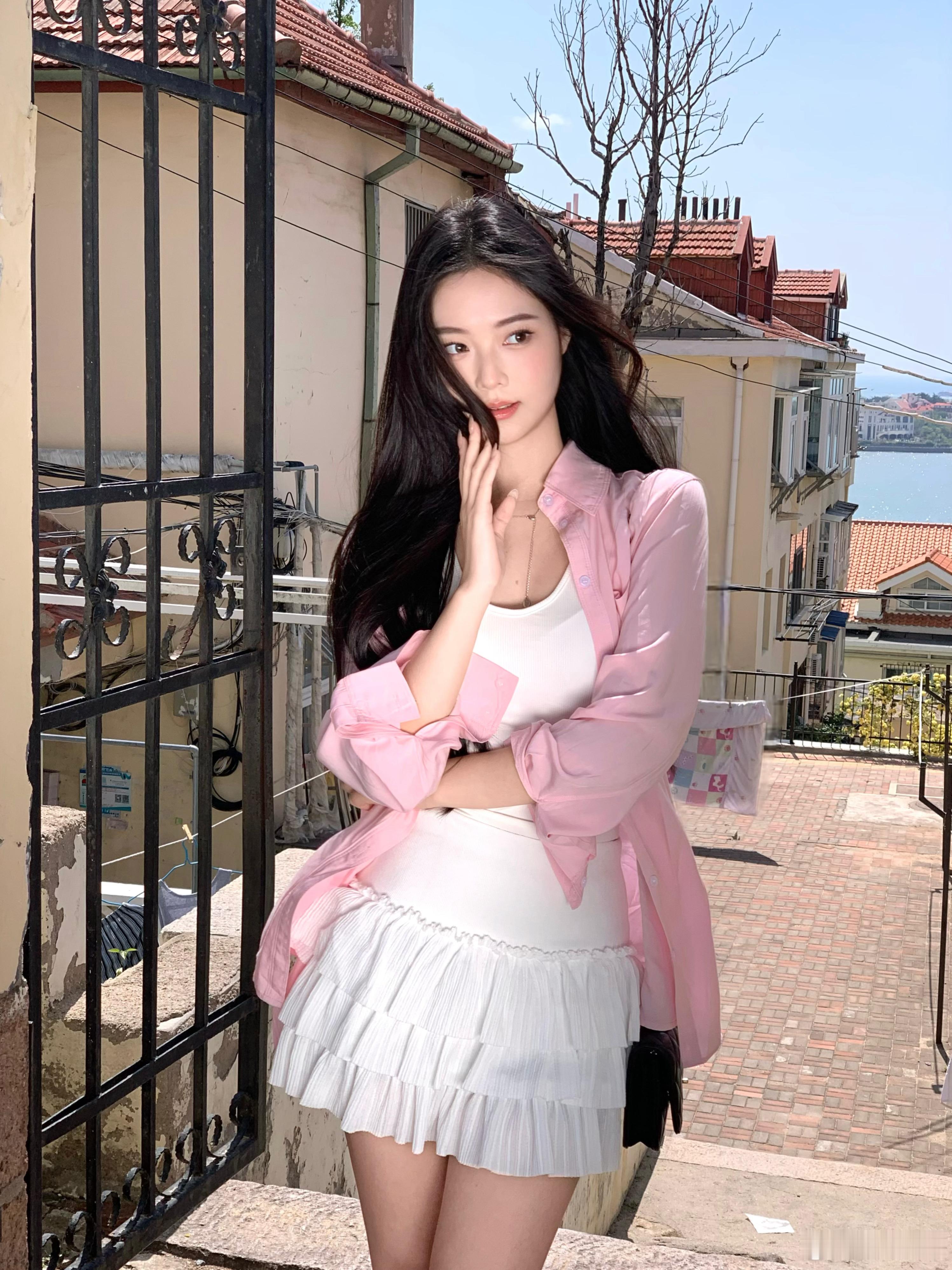 pinkpink💕🌷🌸青岛晒晒的～穿衬衫保护一下晒黑的手臂💪好天气和少女