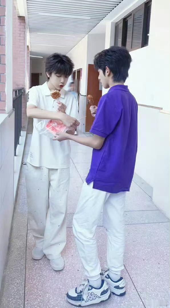 想念一个巴蜀男神。。。回来上学好不好TT 