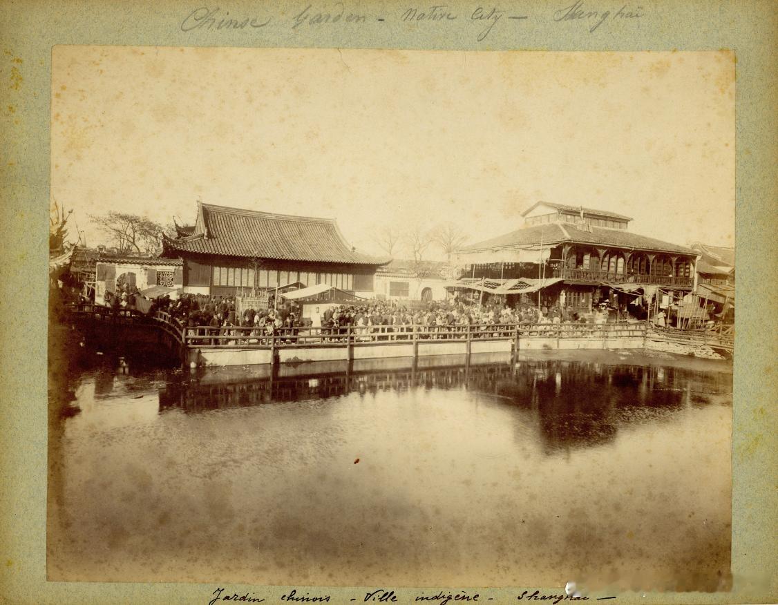 1890年代上海豫园外拥挤喧闹的场景历史影像