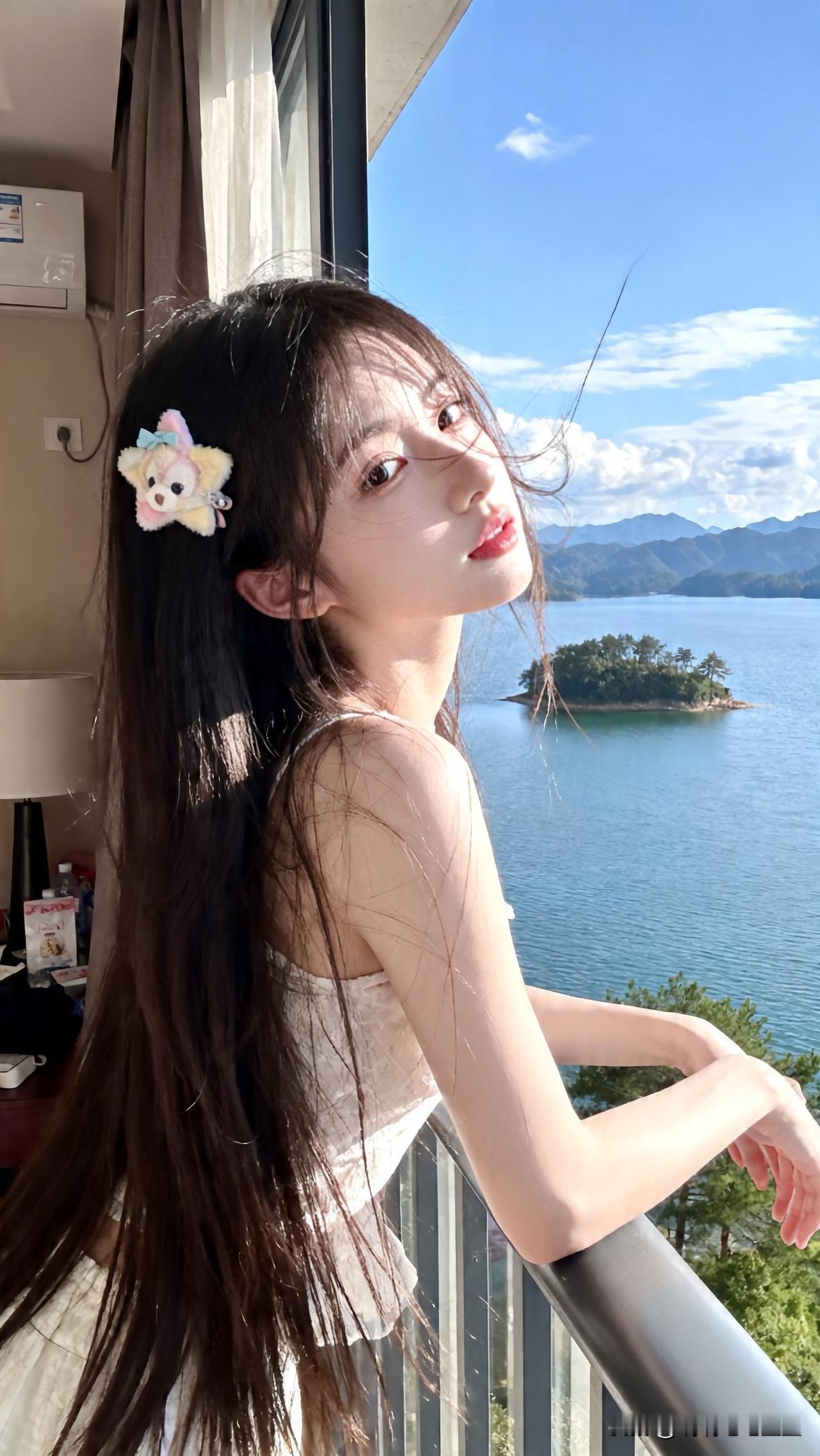 【每日更新】这颜值和氛围感，我直接原地封神！太有质感了！有哪些美女让人过目难忘？