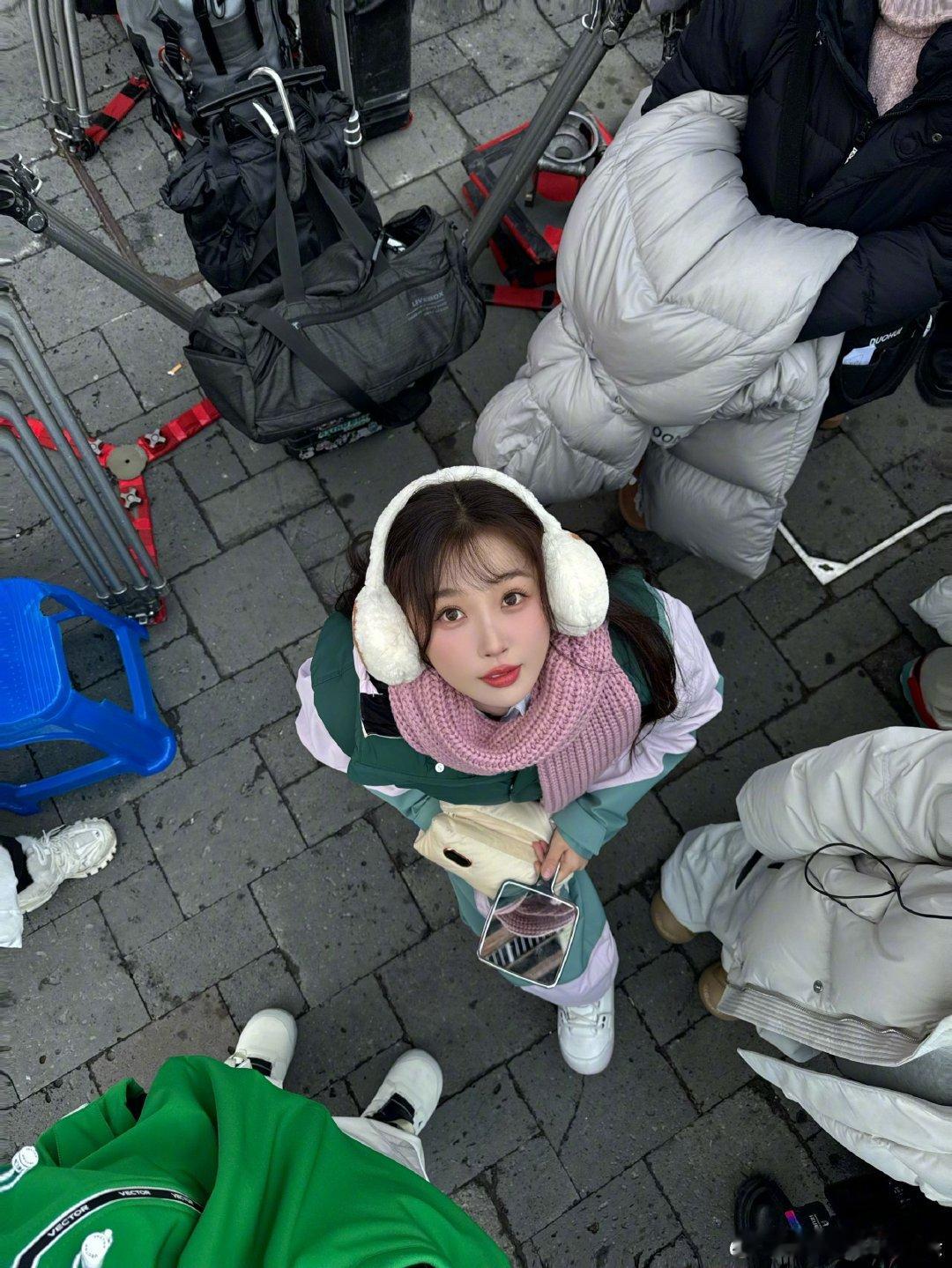 虞书欣[超话]都说了不能夸虞书欣任何一套look你好星期六欣欣的小作文写得真好！