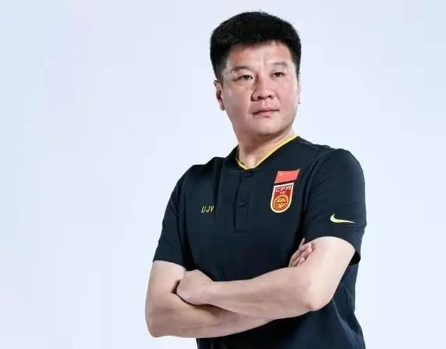 李金羽：塔吉克、黎巴嫩都不怎么防守 儿子想走职业路但我也迷茫。青训体系缺失，不完
