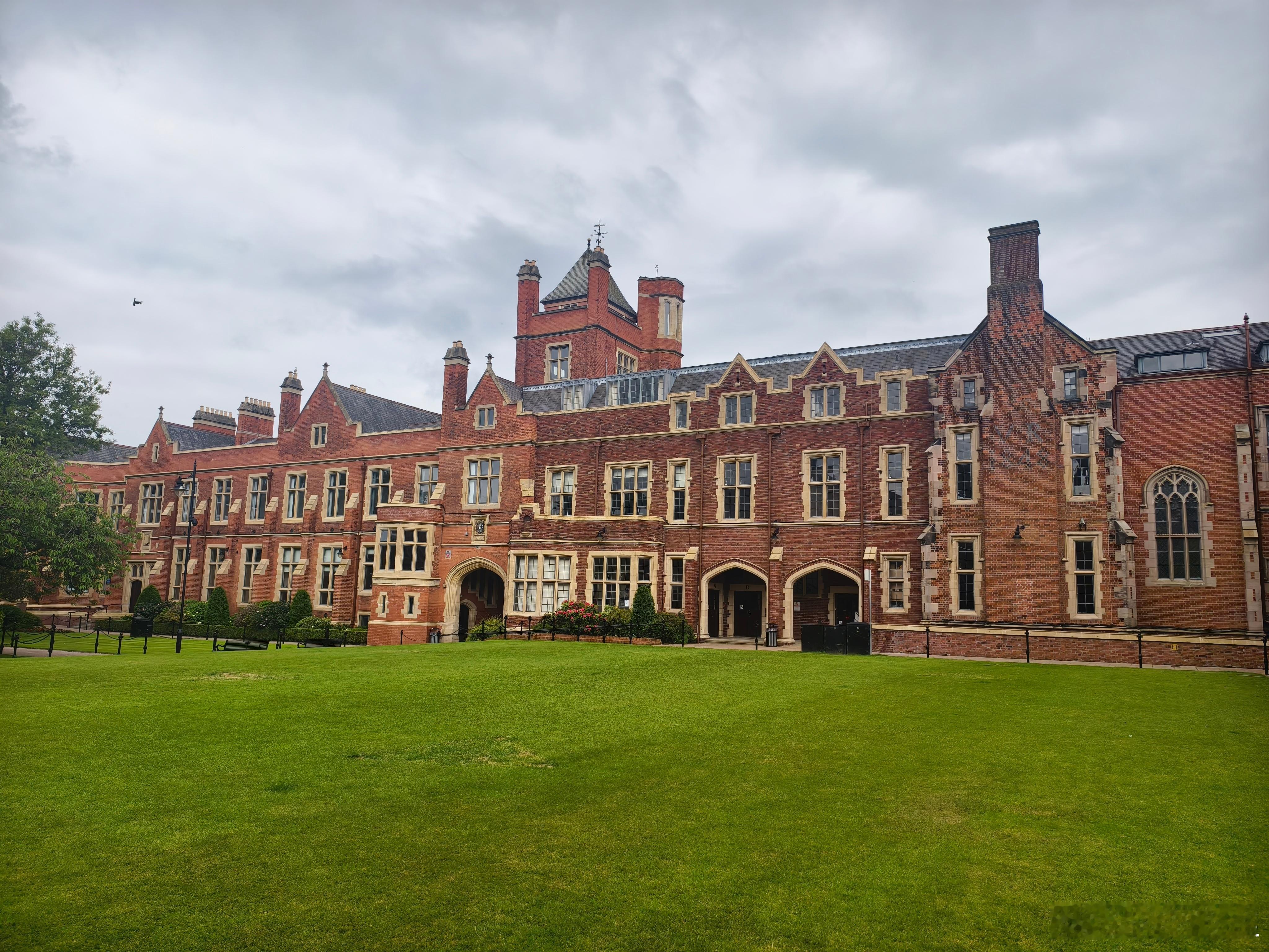 6月英爱 英国北爱尔兰贝尔法斯特女王大学  ​​​