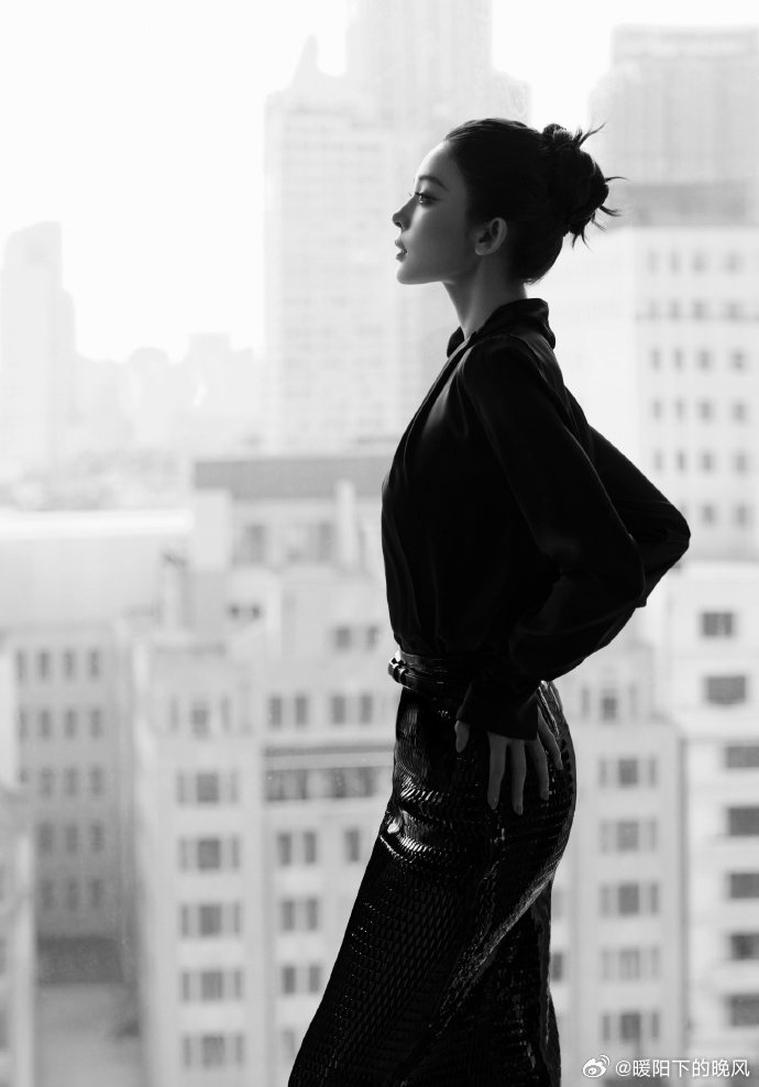 李昀锐古力娜扎活动同框李昀锐和古力娜扎活动同框画面超绝💫两人站在一起，豪门姐弟