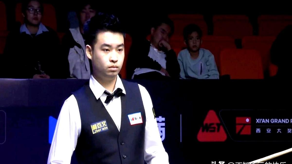 斯诺克临时排名斯佳辉再次成为前16守门员。
有人就在那儿算，说他三年没拿过一个冠