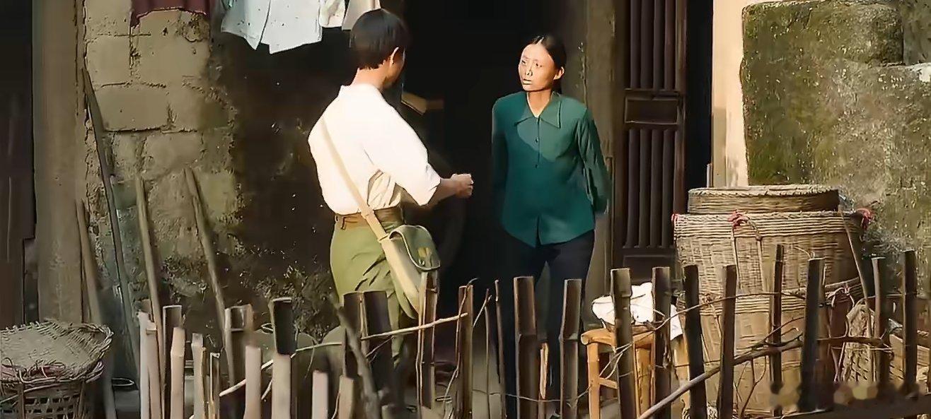 亲情从不是无偿馈赠，而是以岁月为筹码的沉重付出。《给阿嬷的情书》褪去煽情外壳，道