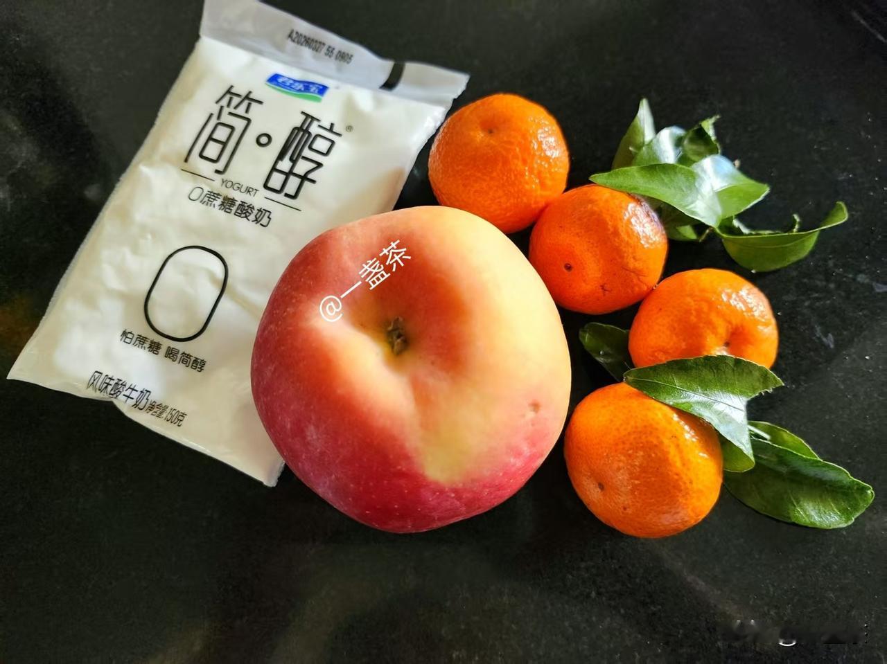 中午正要做饭突然想起家里没酸奶了，本想下午再说可一想:不行，下午睡醒觉老头第一件