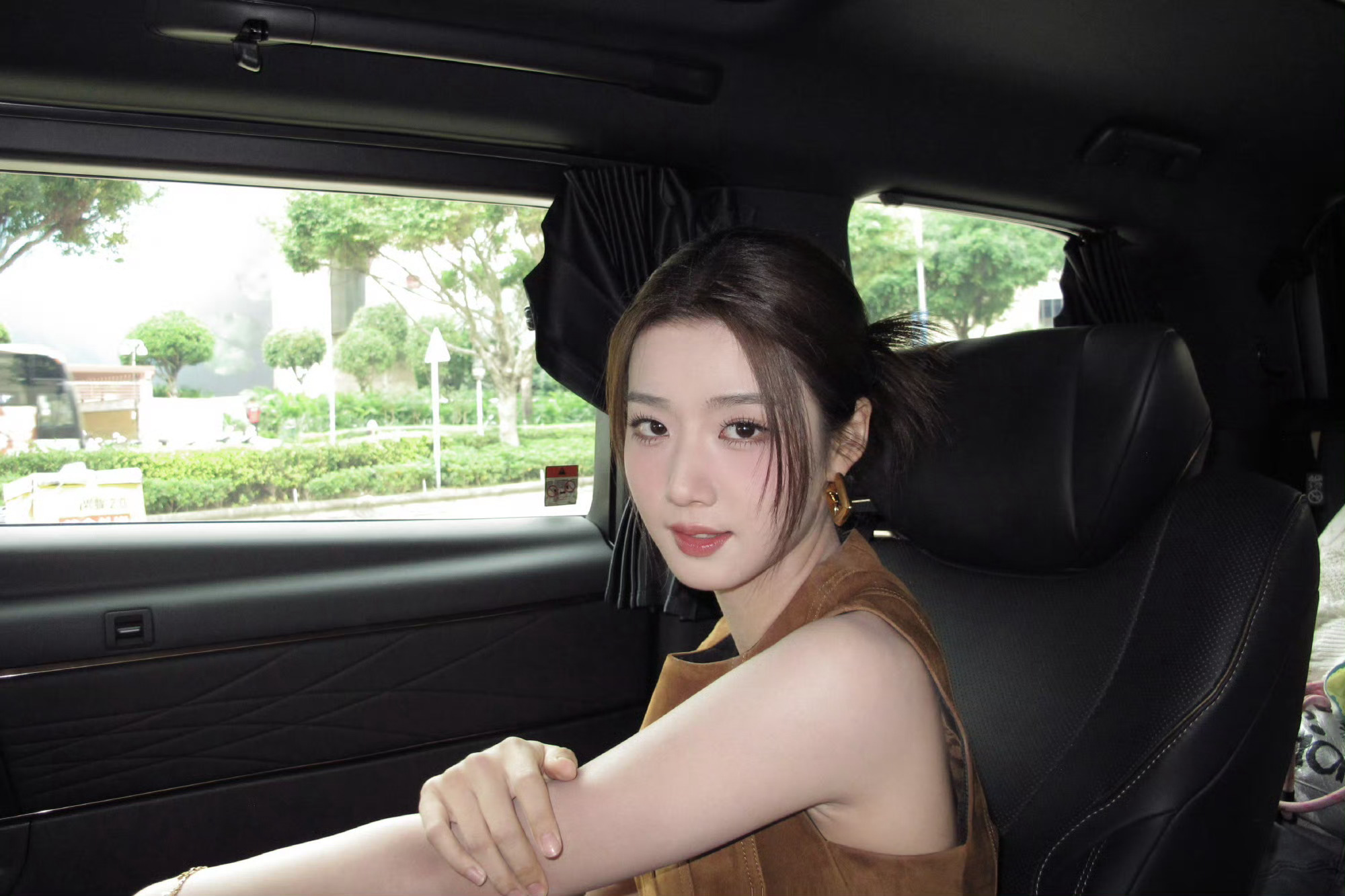 工作室分享抓拍镜头下的卢昱晓，美美的很安心