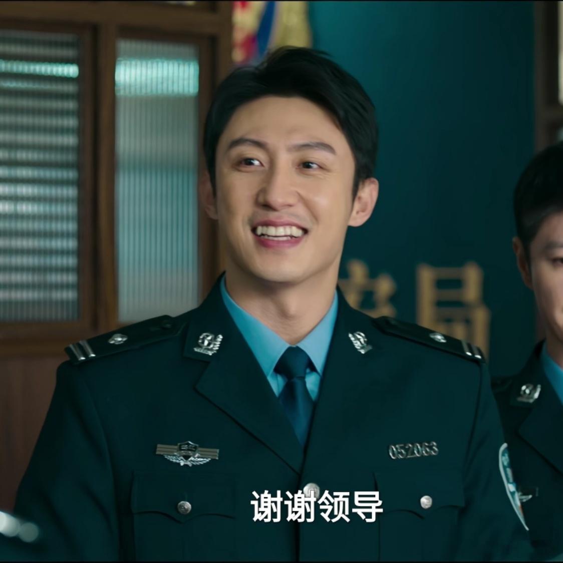 李飞：我上司我也扛！我同事我也扛！！我养父我也扛！我搭档更是扛！！我师父人还不错