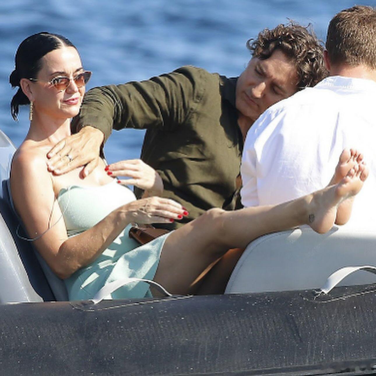 特鲁多给水果姐Katy Perry胸前抹防晒~~