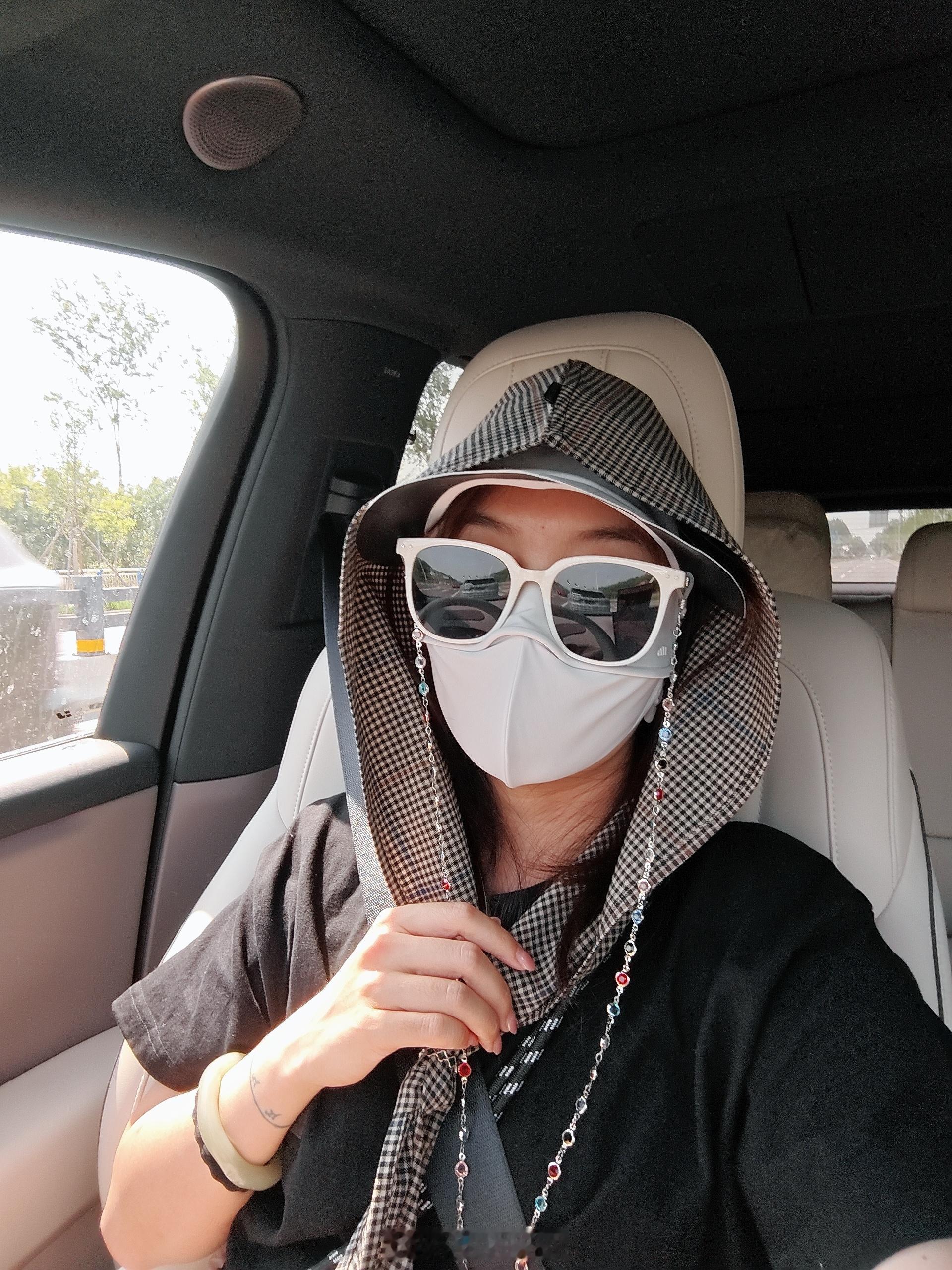 🕶️这个夏天我将高度防晒！🌅最近入手了4.5个防晒单品，头巾，戴帽檐口罩，单