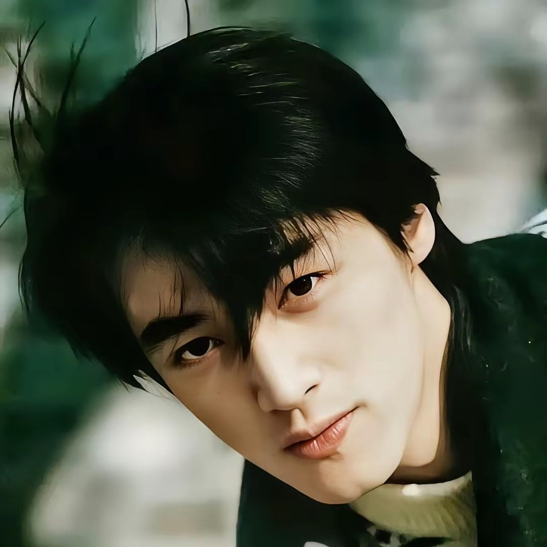 关于胡歌初恋这事说句实在话，我得感谢Y女士，原因很简单，因为她让我知道胡歌是个如