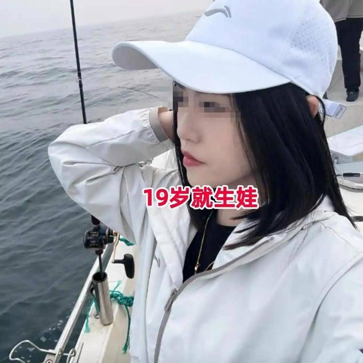 四十岁的资深钓友老张，拿着岳母毕生积蓄买钓鱼船，却瞒着家人和20岁结婚生娃的年轻