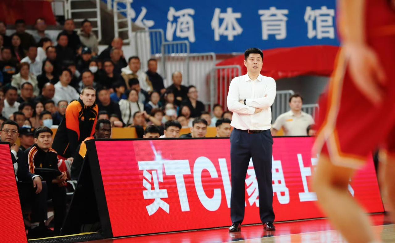 山西汾酒男篮受到处罚了，原因是现场球迷喊“黑哨”、谩骂临场裁判。

4月10日，