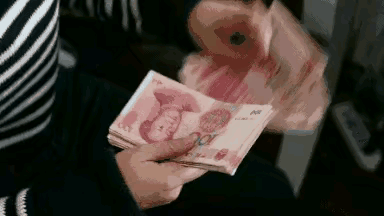 “300万就可以躺平了
其实，我们普通人有300万这辈子
就够吃够喝够花了，算是