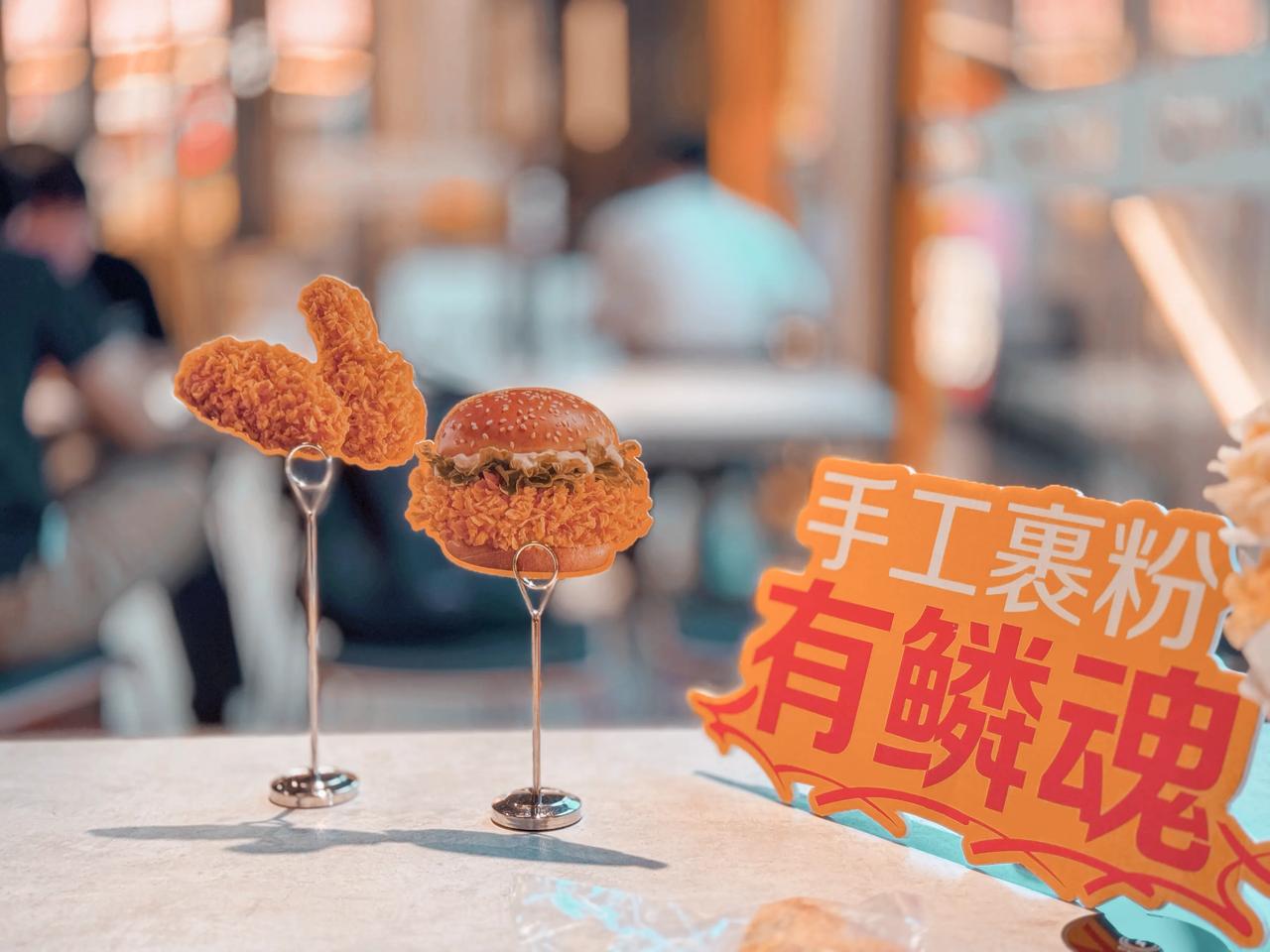 炸鸡在手，天下我有，香酥入味，快乐全留！🍗🥤最近麦当劳中国宣布麦辣系列回归手