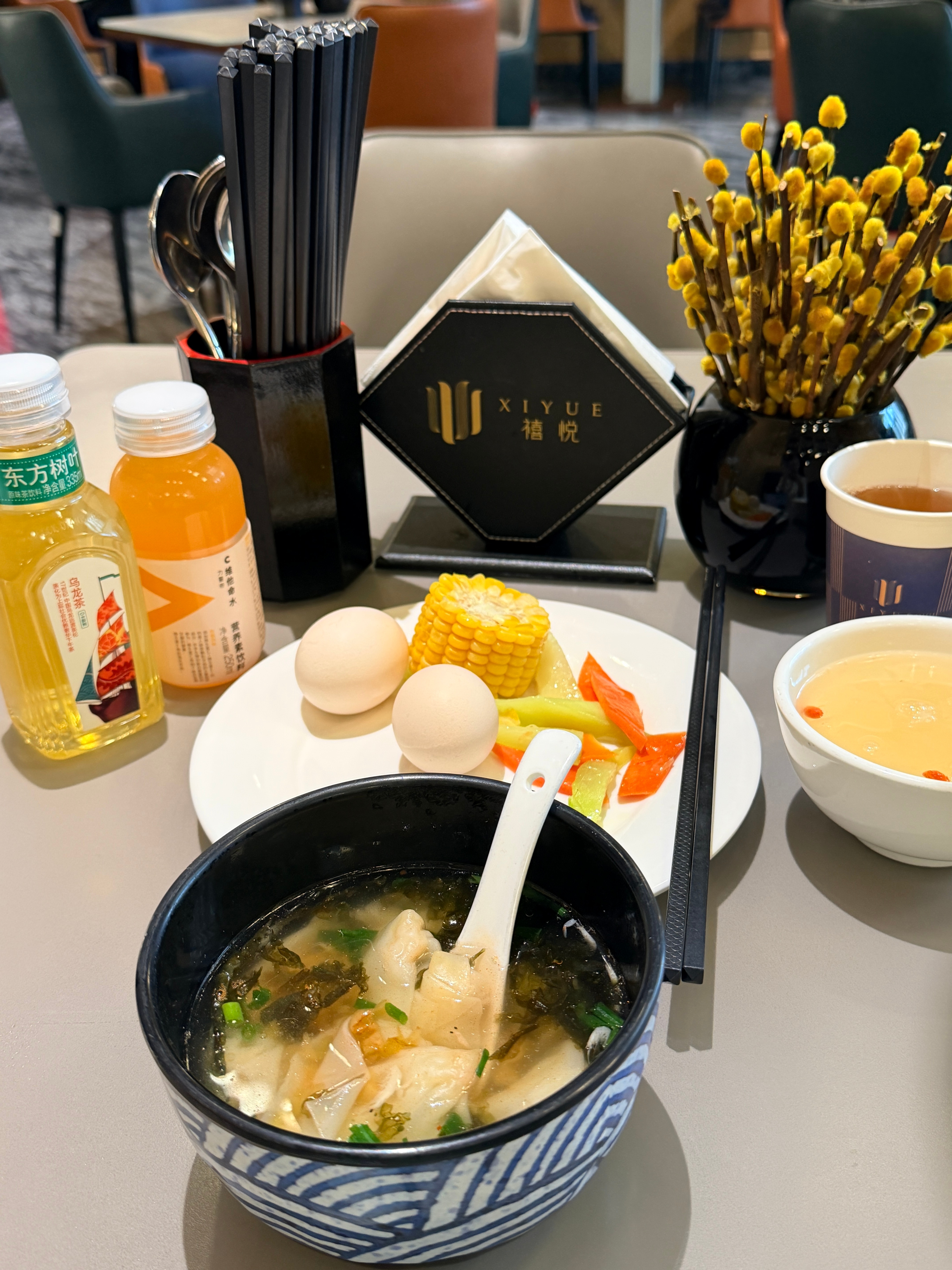 早上好呀～吃完早饭，已经坐上摆渡车准备登机啦今天又是熟悉的国航远机位～ 杭州·杭