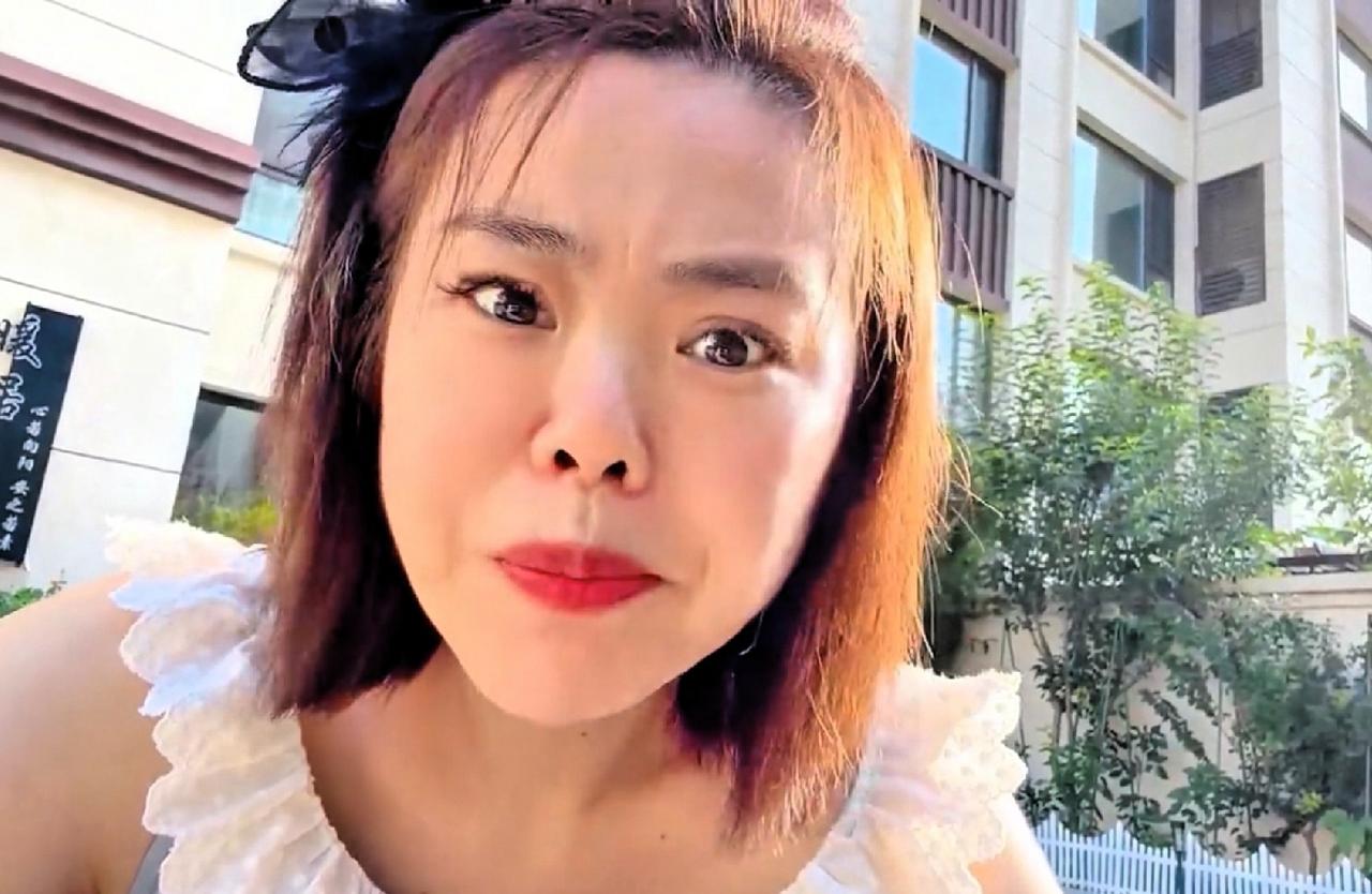 苦茶丹丹香，开原第一名媛车子被砸！
就在刚刚，开原第一名媛，发布视频，说自己车被